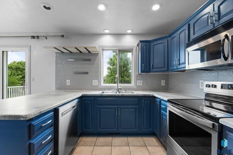 Single Family Residence in Sioux Falls SD 6304 S Audie Dr Drive 13.jpg