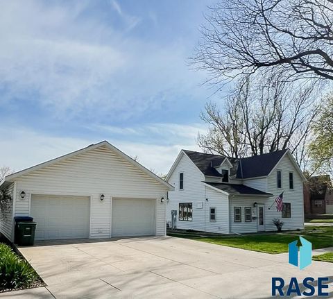 Single Family Residence in Luverne MN 323 W Lincoln St Street.jpg