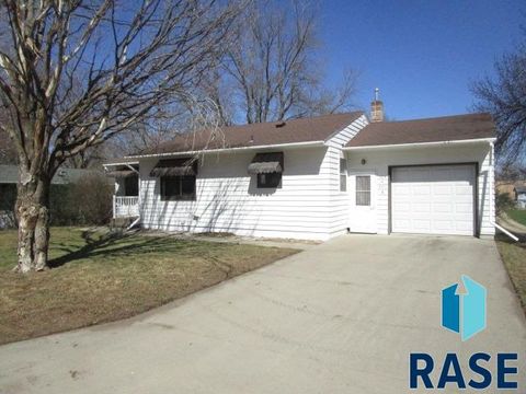 Single Family Residence in Hardwick MN 104 N Ross St Street.jpg