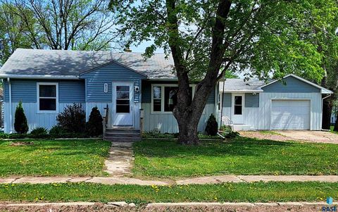Single Family Residence in Bridgewater SD 830 N Main Ave Avenue.jpg
