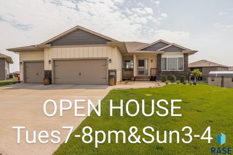 Single Family Residence in Sioux Falls SD 2604 S Ronell Cir Circle.jpg
