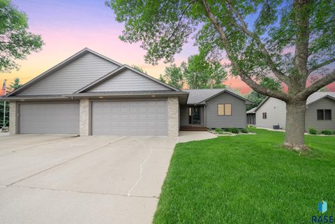 Townhouse in Sioux Falls SD 4008 S April Pl Place.jpg