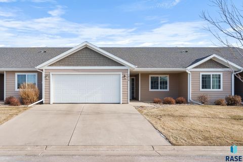 Townhouse in Sioux Falls SD 1018 N Crestfield Pl Place.jpg