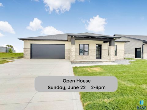 Single Family Residence in Crooks SD 413 W 5th St Street.jpg