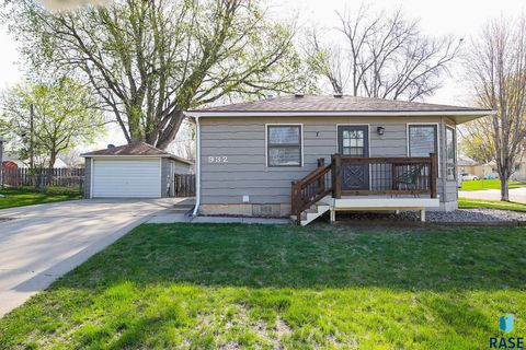 Single Family Residence in Sioux Falls SD 932 S Holt Ave Avenue.jpg