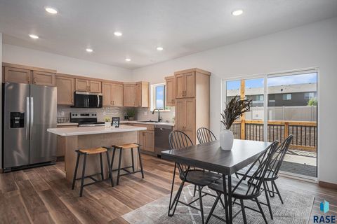 Single Family Residence in Sioux Falls SD 5601 S Spirea Ave Avenue.jpg
