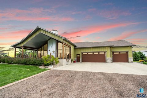 Single Family Residence in Canistota SD 26182 Reed Ct Court.jpg