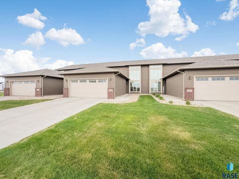 Townhouse in Sioux Falls SD 5715 S Yarrow Trl Trail.jpg
