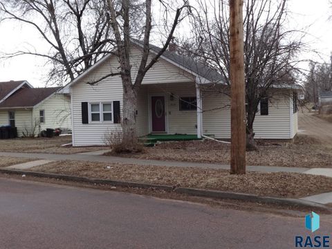 Single Family Residence in Sioux Falls SD 1620 E 3rd St Street.jpg