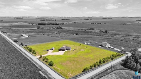 Single Family Residence in Canton SD 47505 284th St Street.jpg