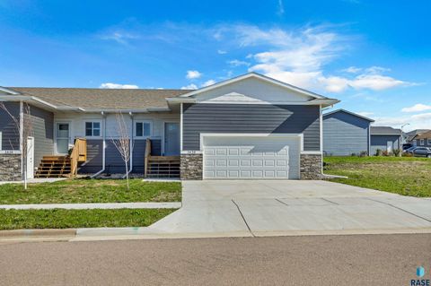 Townhouse in Sioux Falls SD 1620 E 69th St N Street.jpg