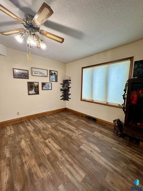 Single Family Residence in Luverne MN 121 S East Park St Street 17.jpg