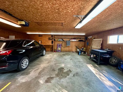 Single Family Residence in Luverne MN 121 S East Park St Street 4.jpg