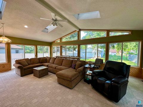 Single Family Residence in Luverne MN 121 S East Park St Street 9.jpg
