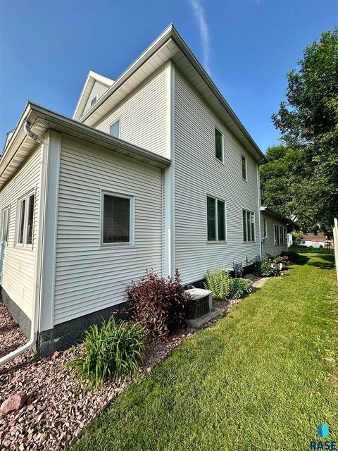 Single Family Residence in Luverne MN 121 S East Park St Street 8.jpg