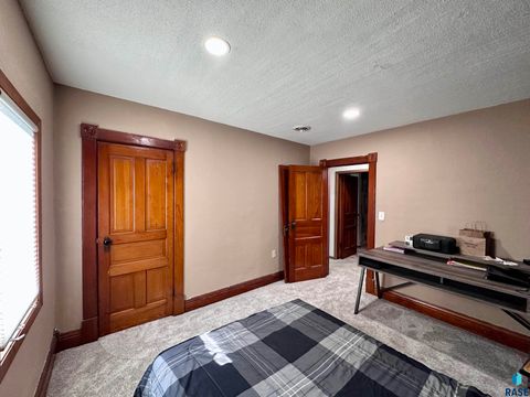 Single Family Residence in Luverne MN 121 S East Park St Street 28.jpg