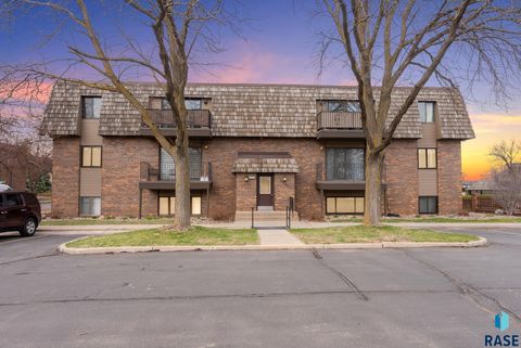 Condominium in Sioux Falls SD 3556 S Gateway Blvd Boulevard #302.jpg