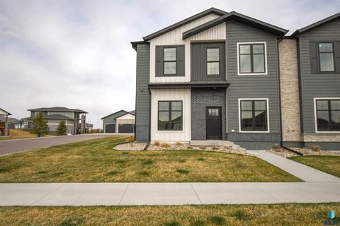 Townhouse in Sioux Falls SD 8623 W Shoreline Pl Place.jpg