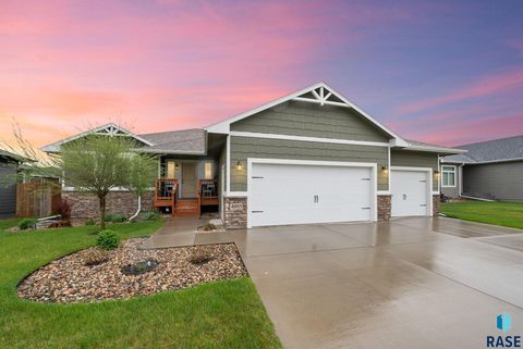 Single Family Residence in Sioux Falls SD 4005 S Home Plate Ave Avenue.jpg