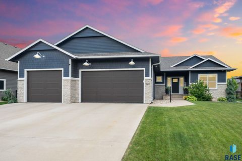 Single Family Residence in Sioux Falls SD 920 S Torrey Pine Ln Lane.jpg