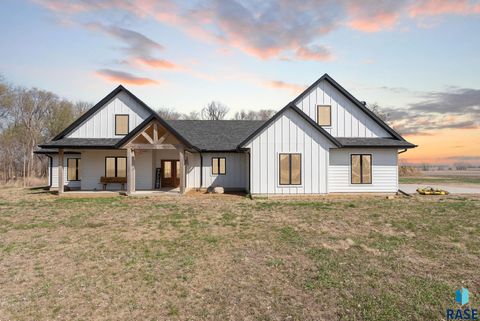 Single Family Residence in Beresford SD 46736 306th St Street.jpg
