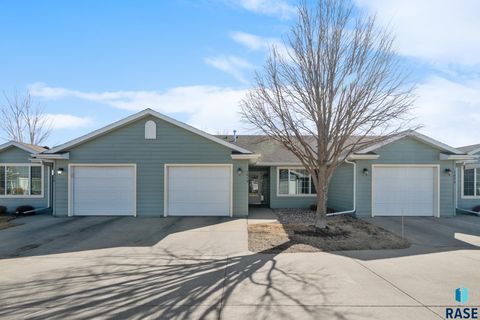 Condominium in Sioux Falls SD 1010 N Crape Pl Place.jpg