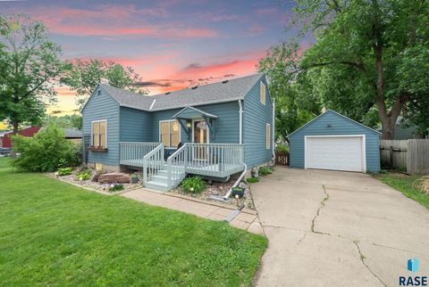 Single Family Residence in Lennox SD 308 W 5th Ave Avenue.jpg