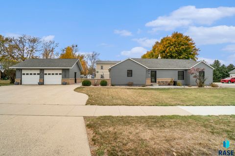 Single Family Residence in Pipestone MN 506 SW 8th Ave Avenue.jpg