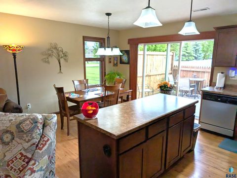 Condominium in Sioux Falls SD 6401 S Santa Rosa Cir Circle #A 3.jpg