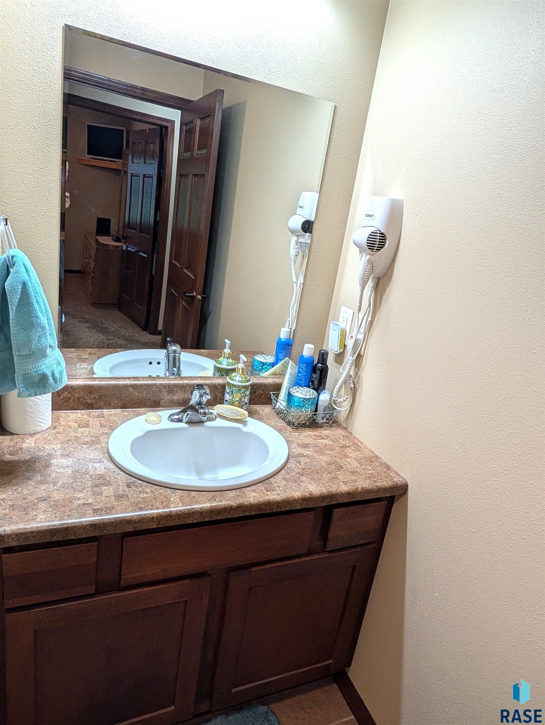 Condominium in Sioux Falls SD 6401 S Santa Rosa Cir Circle #A 14.jpg