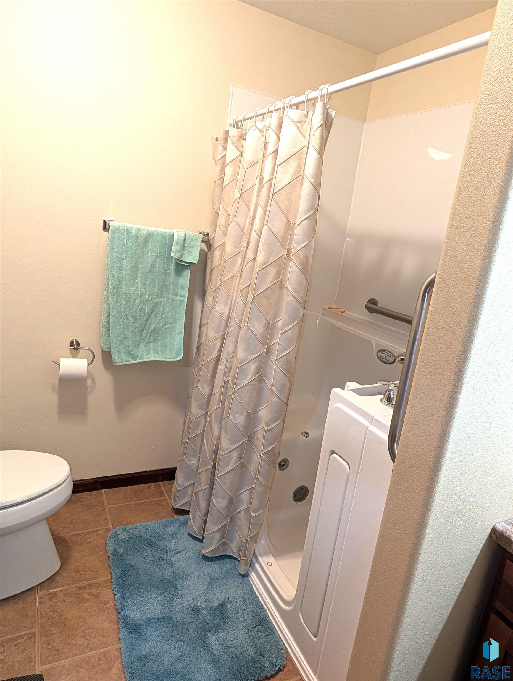 Condominium in Sioux Falls SD 6401 S Santa Rosa Cir Circle #A 13.jpg