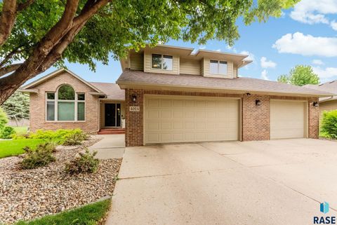 Single Family Residence in Sioux Falls SD 4024 S Brady Ct Court.jpg