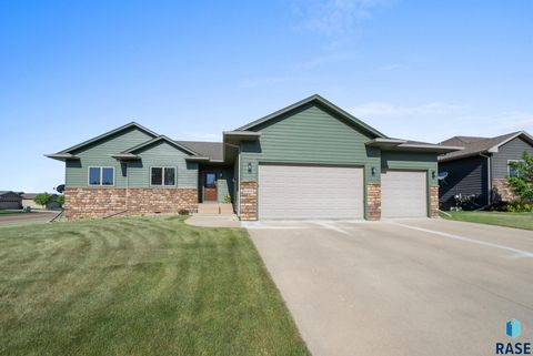 Single Family Residence in Sioux Falls SD 6409 S Tomar Rd Road.jpg