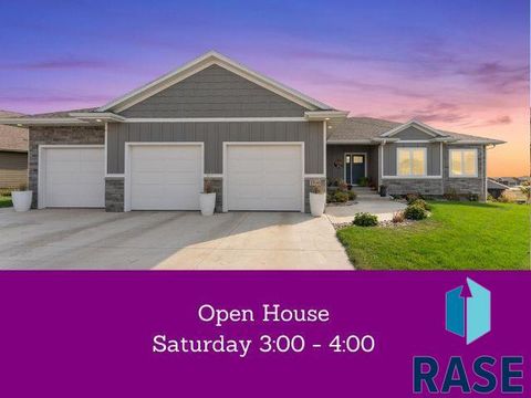 Single Family Residence in Sioux Falls SD 1700 N Notley Ct Court.jpg