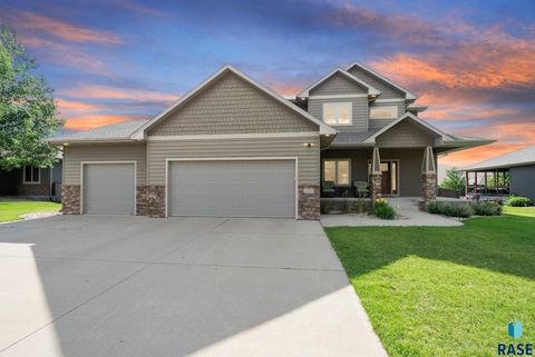 Single Family Residence in Sioux Falls SD 1205 S Discovery Ave Avenue.jpg