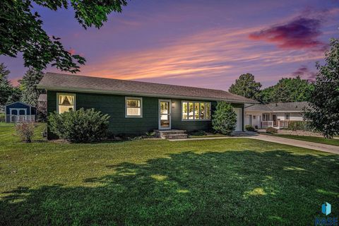 Single Family Residence in Luverne MN 501 Central Ln Lane.jpg