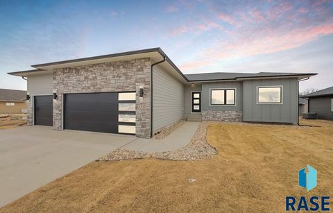 Single Family Residence in Sioux Falls SD 1512 S Kathryn Ave Avenue.jpg