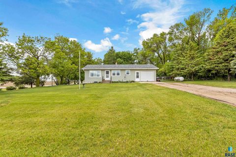 Single Family Residence in Garretson SD 47916 254th St Street.jpg