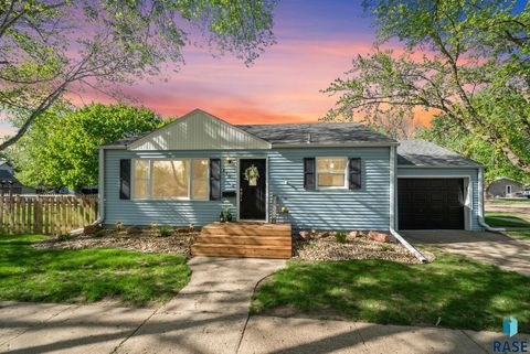 Single Family Residence in Beresford SD 110 E Maple St Street.jpg