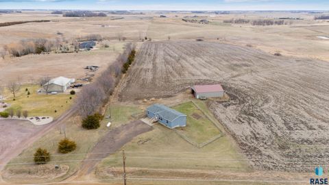 Single Family Residence in Chancellor SD 27052 463rd Ave Avenue.jpg