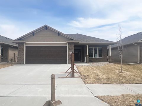 Single Family Residence in Sioux Falls SD 1512 S Meadowland Ave Avenue.jpg
