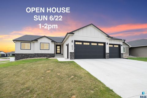 Single Family Residence in Sioux Falls SD 4013 S Faith Ave Avenue.jpg