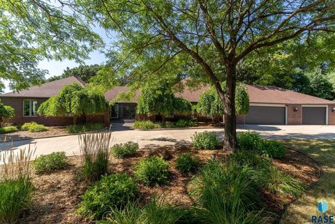Single Family Residence in Sioux Falls SD 1200 E Tomar Rd Road.jpg