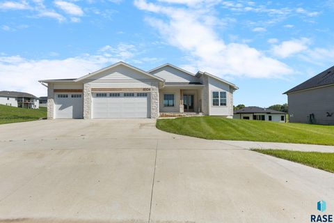 Single Family Residence in Sioux Falls SD 8304 Sheridan Cir Circle.jpg