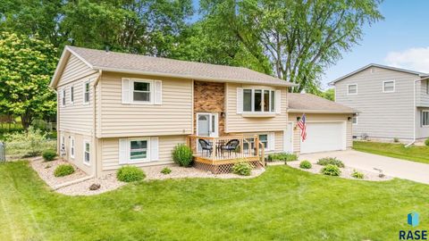 Single Family Residence in Sioux Falls SD 913 S Gardner Dr Drive.jpg