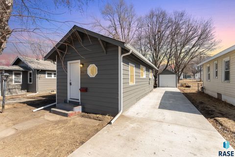 Single Family Residence in Sioux Falls SD 818 N Sherman Ave Avenue.jpg