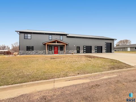 Single Family Residence in Alcester SD 513 Beck Dr Drive.jpg