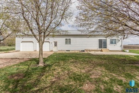 Single Family Residence in Beresford SD 46982 301st St Street.jpg