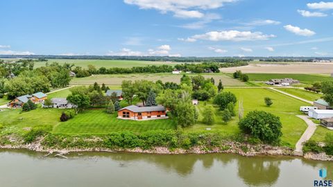 Single Family Residence in Burbank SD 46605 Missouri St Street.jpg