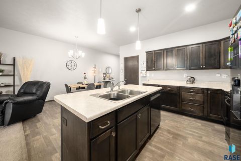 Townhouse in Sioux Falls SD 2554 E Meadowside Pl Place 8.jpg